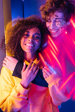 婚纱和西装一体的图片