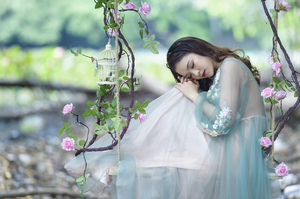 冬天穿礼服冷不冷 冬天晚礼服穿什么不冷啊？