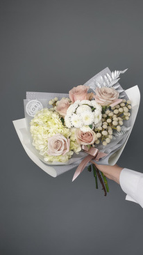 女儿出嫁请帖微信群发如何写 我女儿出嫁微信群发请贴怎么写