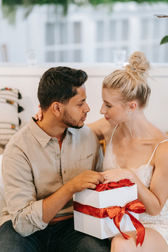 婚礼气球如何弄上天花板 气球怎样挂在天花板上