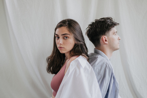 婚礼英文歌女的 婚礼上经常会有一首女生的英文歌,