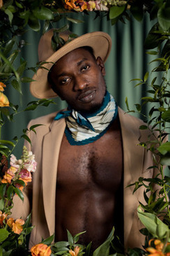 自己写请柬给朋友怎么写 本人马上结婚！写请柬给朋友！要怎么填写啊