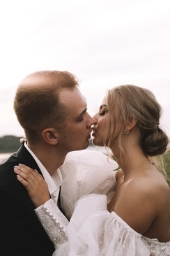 结婚是请帖还是请柬