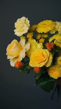 结婚除了婚鞋还穿什么色的鞋 新娘结婚时要穿什么颜色的鞋子比较好