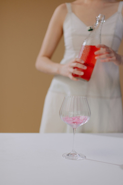 邀请全体同事请柬怎么写称呼 写给单位集体人员的请柬怎么称呼好