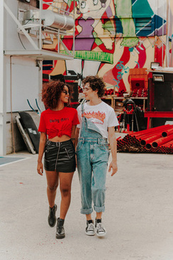 新娘回门可以穿黑色衣服吗 新娘子结婚当天可以穿黑色衣服吗