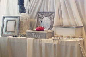 粉色伴娘服配什么高跟鞋 穿粉色的伴娘小礼服,穿什么样的高跟鞋子呢