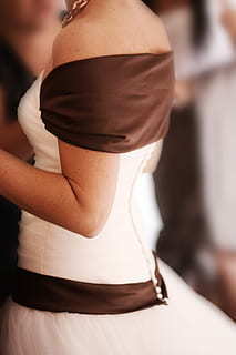 白底照片可以穿白色衣服吗 白底照片可以穿白色衣服吗?